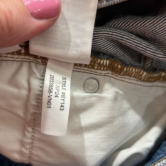 J. Crew Mid-rise denim short in Lakeshore blue wash cut off NWT size 33 - Picture 10 of 10